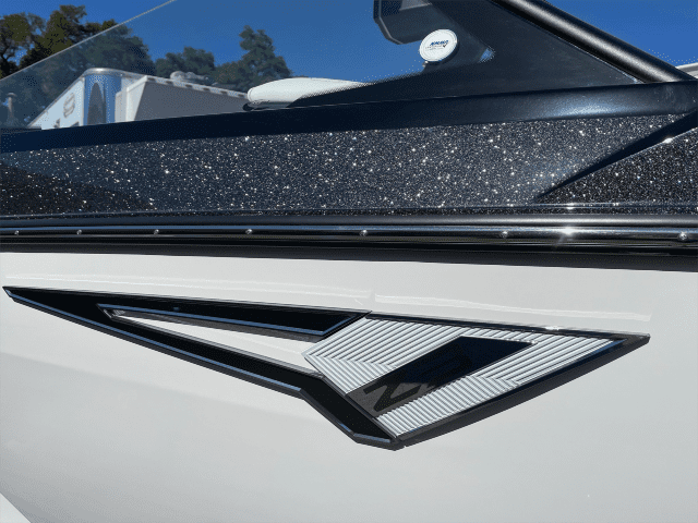 2024 TIGE Z3 23.5 foot wavemaker