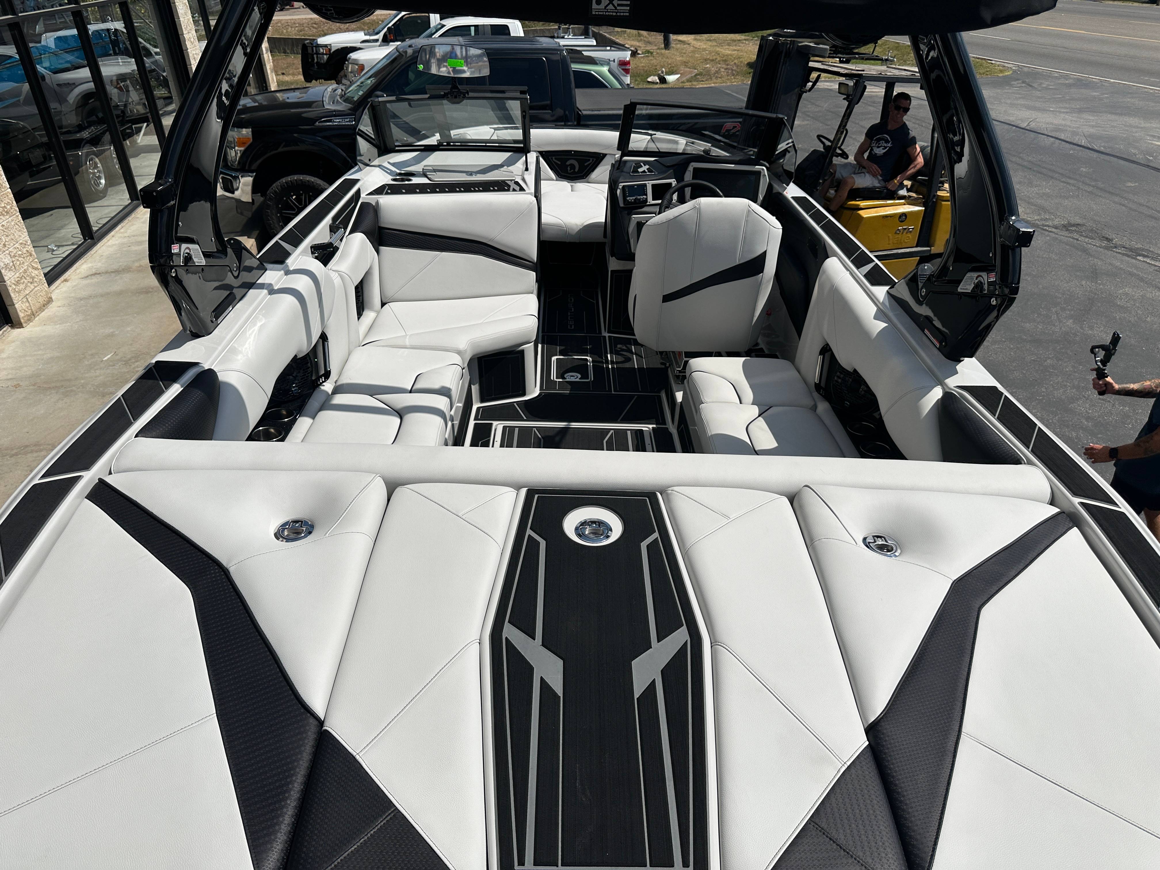 2025 Centurion NV233