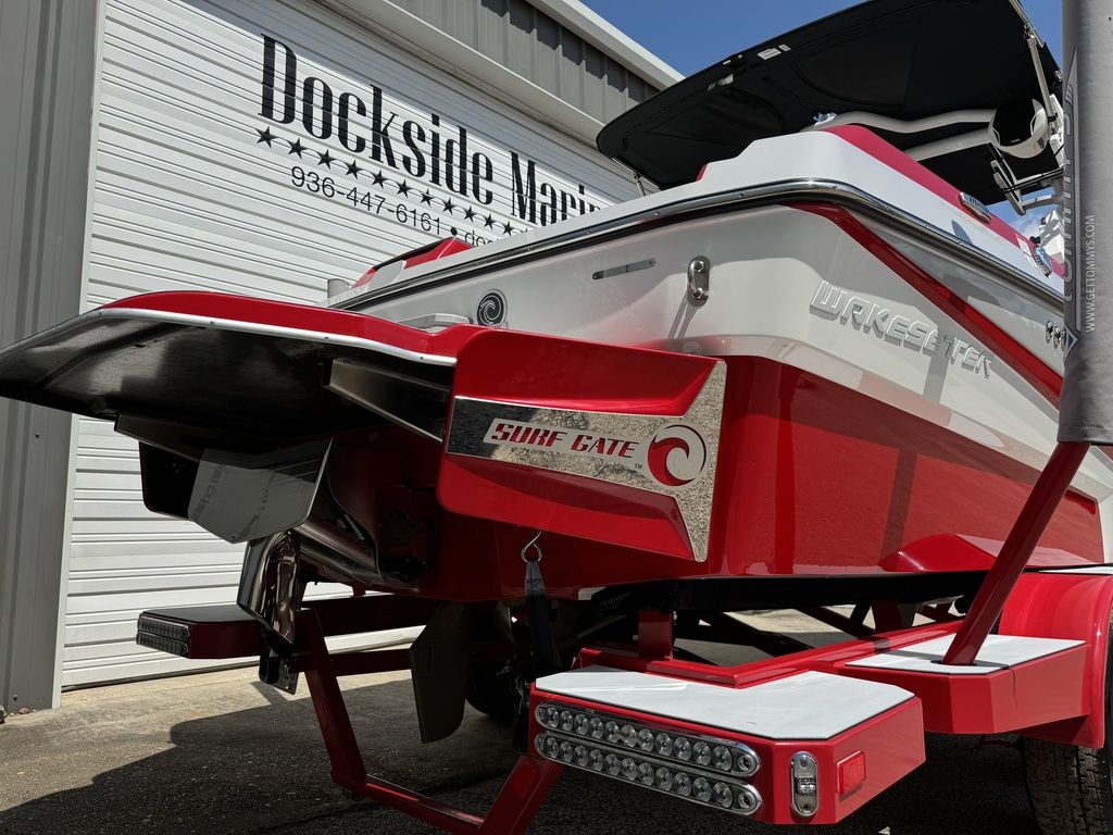 2022 Malibu Boats 21 LX