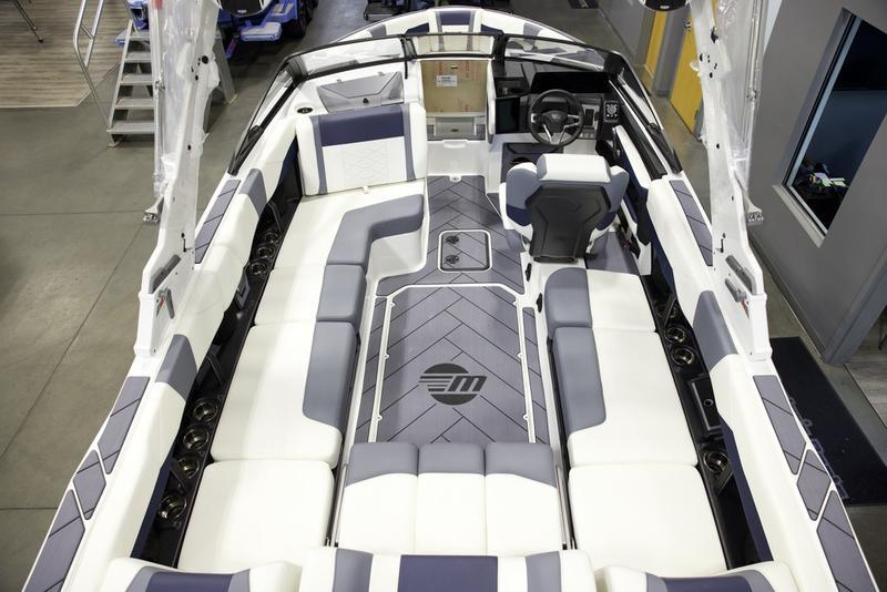 2025 Malibu 23 LSV