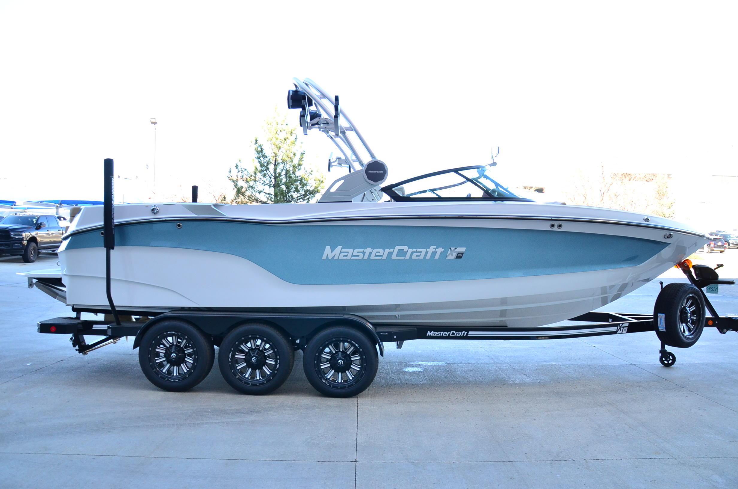 2024 MasterCraft XT25 – Loaded! Model Year End Clearance!