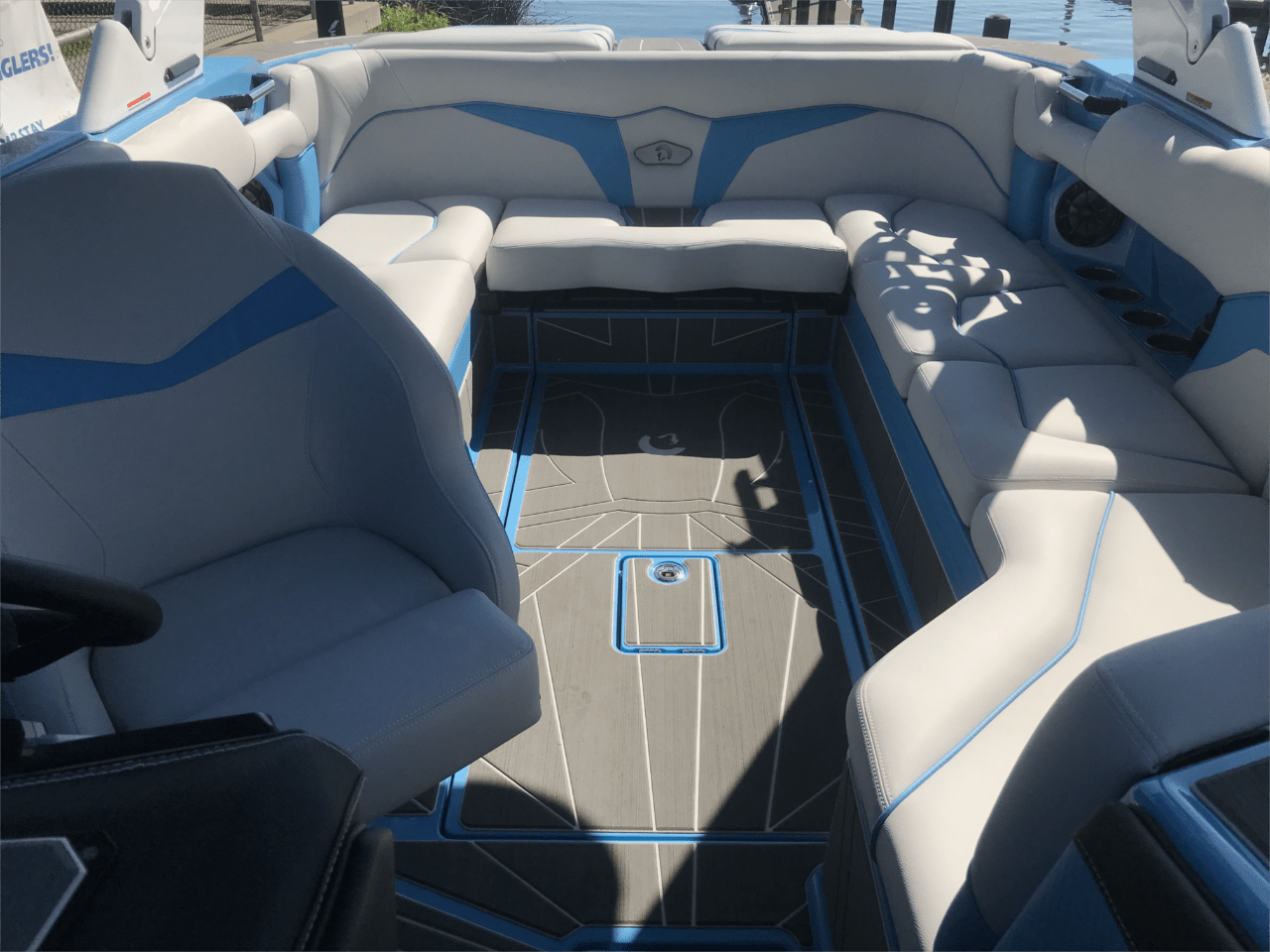 2024 CENTURION FE22 DEMO BOAT