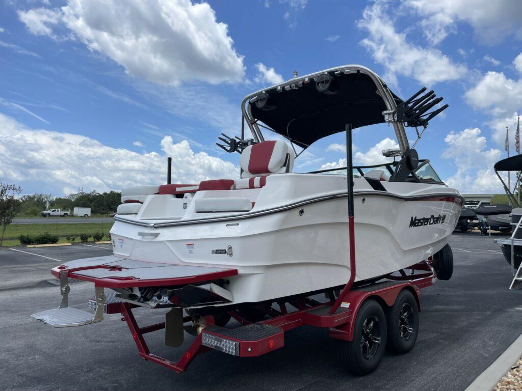 2023 MasterCraft XT22