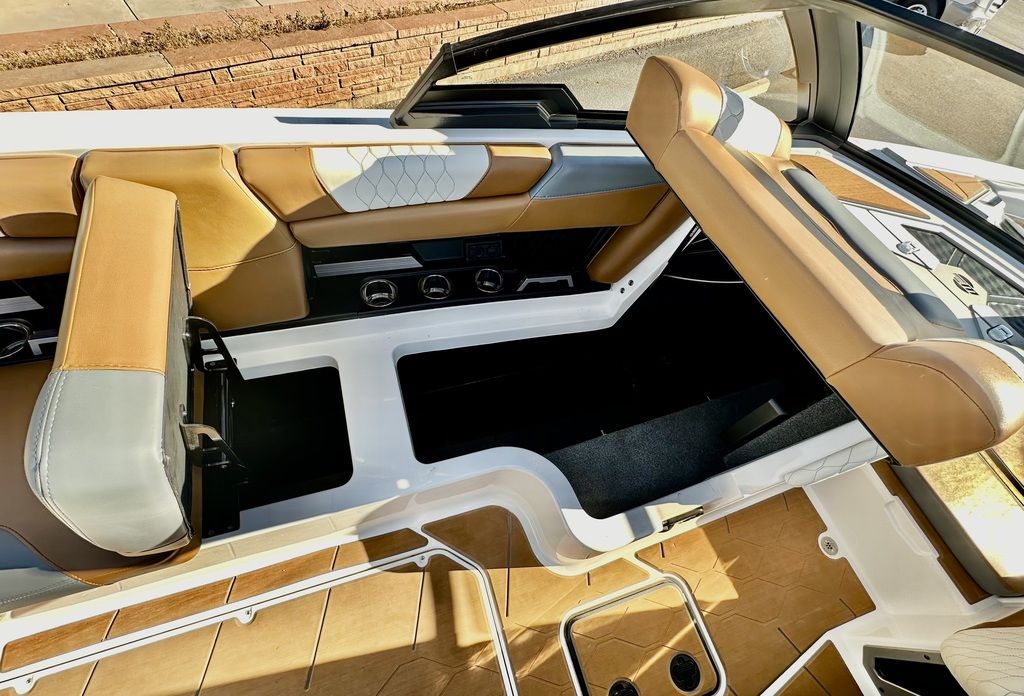 2023 Malibu Boats M220