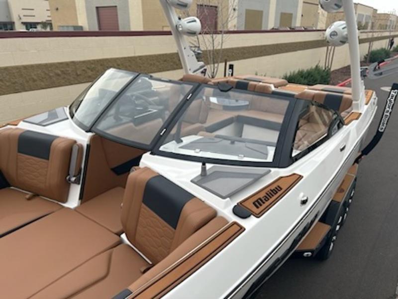 2025 Malibu 22 MXZ