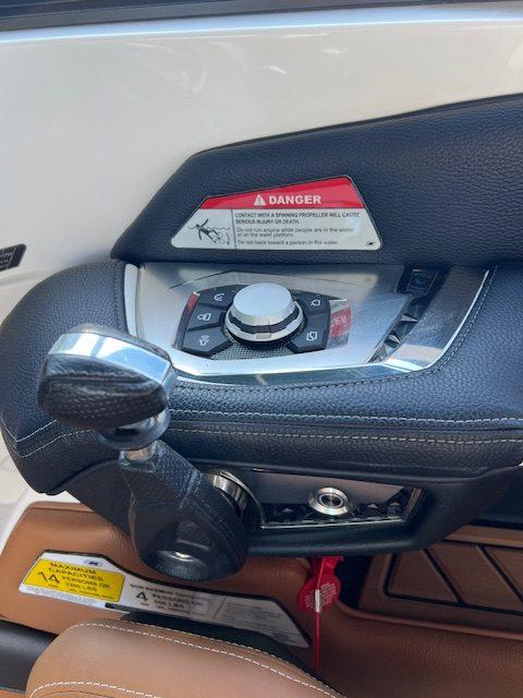 *Just over 200 HOURS w 1.5 Year Transferable Warranty * 2019 Nautique Super Air G21