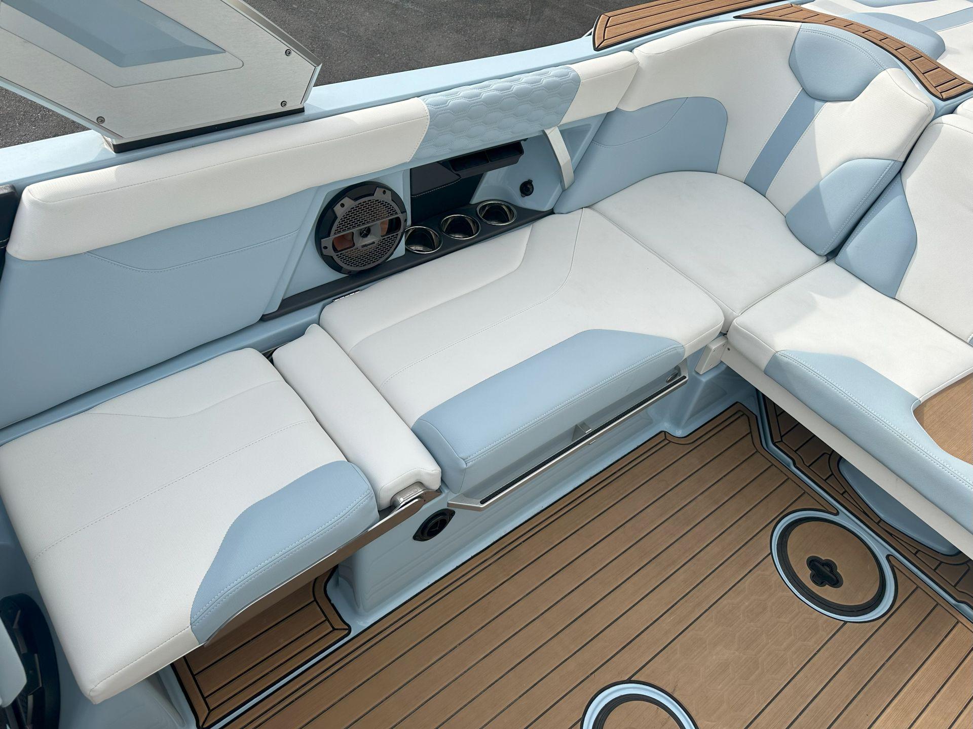 2022 MasterCraft XT24
