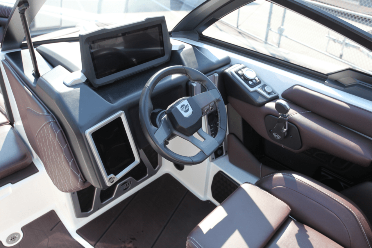 2021 Malibu M220