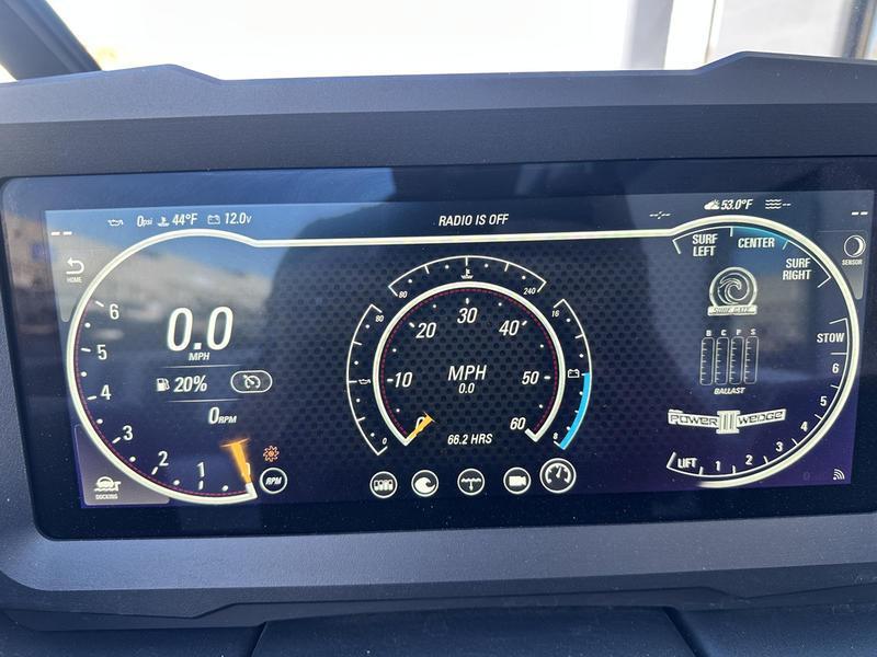 2024 Malibu 21 LX-R