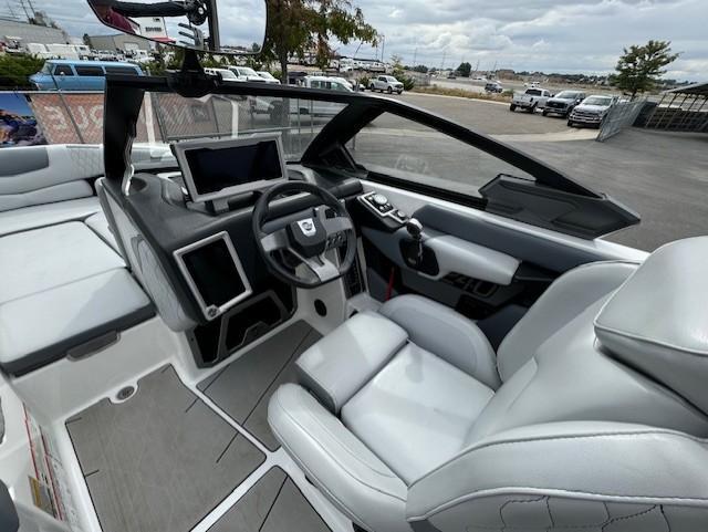 2021 Malibu M240