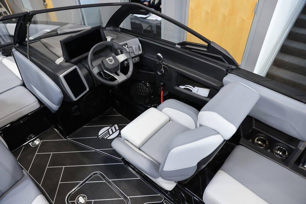 2024 Malibu 22 LSV
