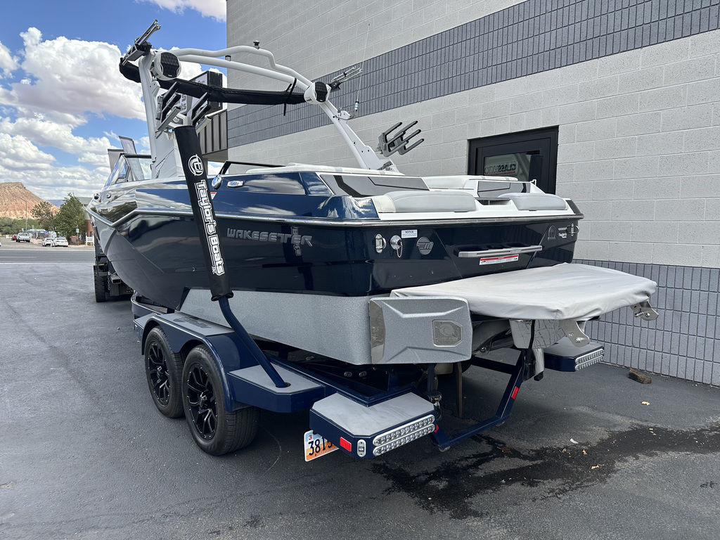 2023 Malibu 22 LSV