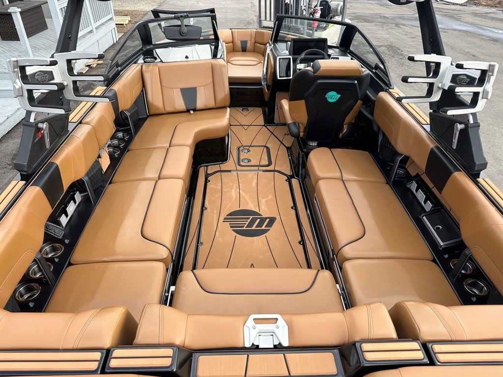 2022 Malibu Boats 23 LSV