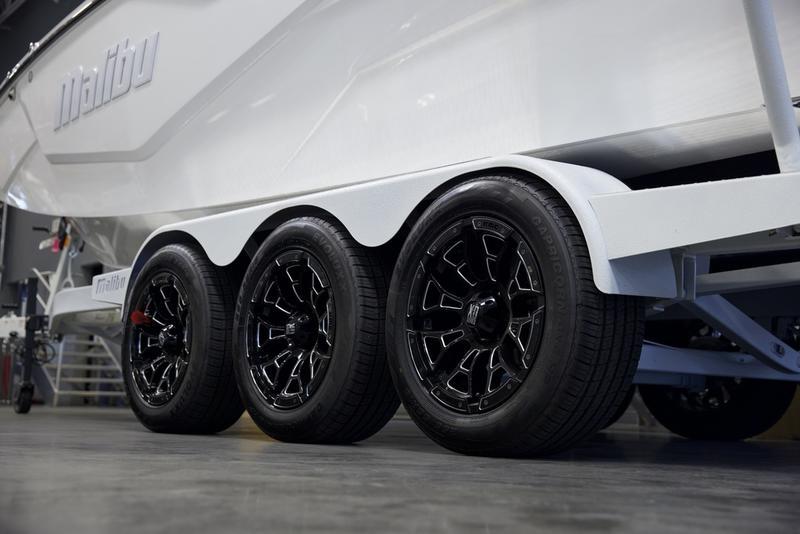 2025 Malibu M242