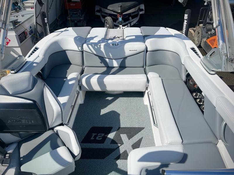 2019 MasterCraft XT21