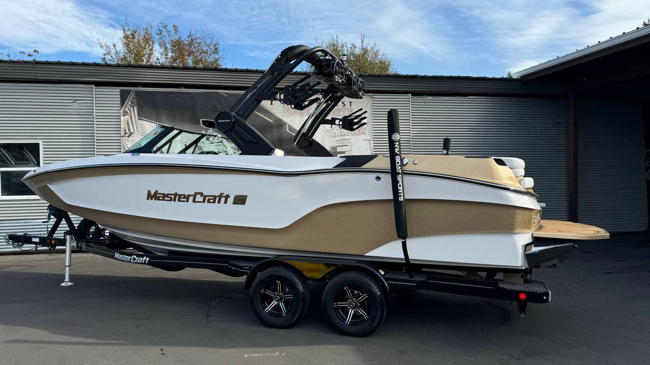 2023 MasterCraft XT24 *SO CLEAN* $1,224.08/mo OAC 5.99%