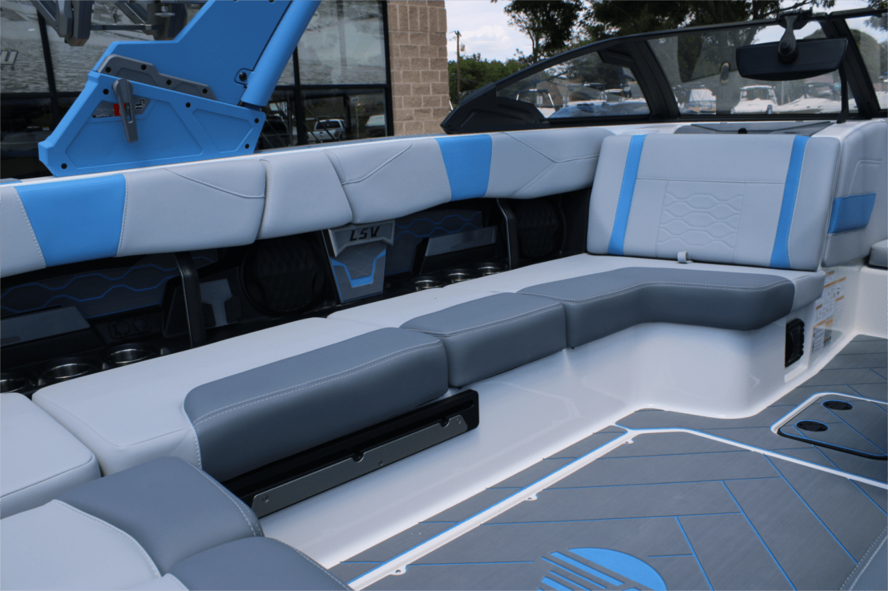 2025 Malibu 23 LSV