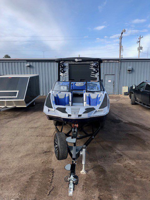 2020 Malibu M240 w/trailer