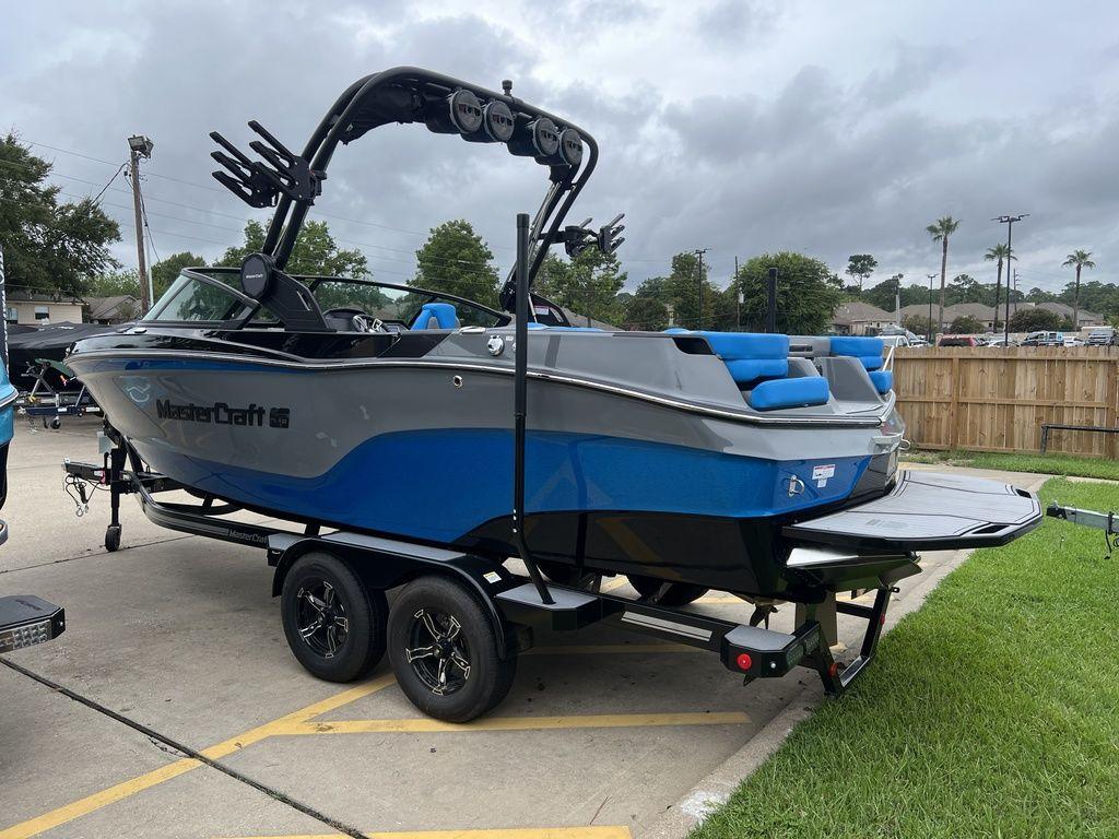 2024 MasterCraft XT23
