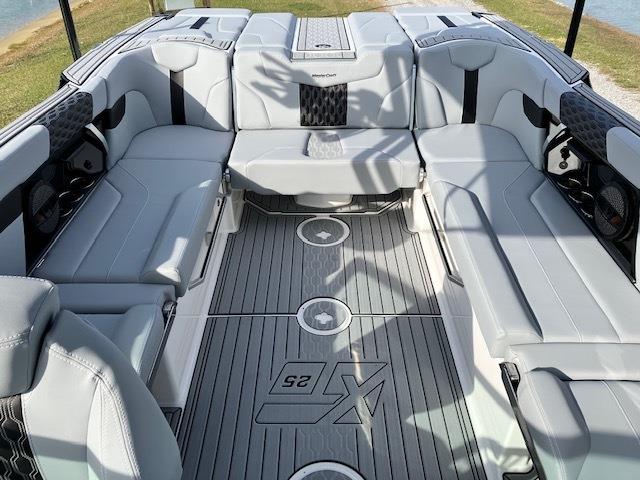 2024 MasterCraft XT25