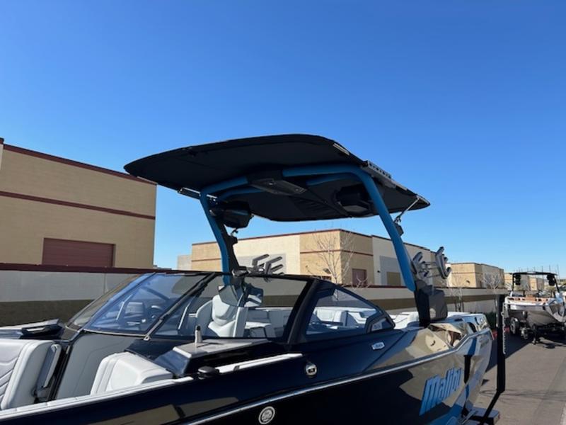 2025 Malibu 25 LSV