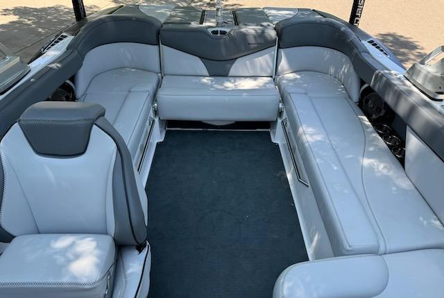 2020 MasterCraft XT22 – Low Hours