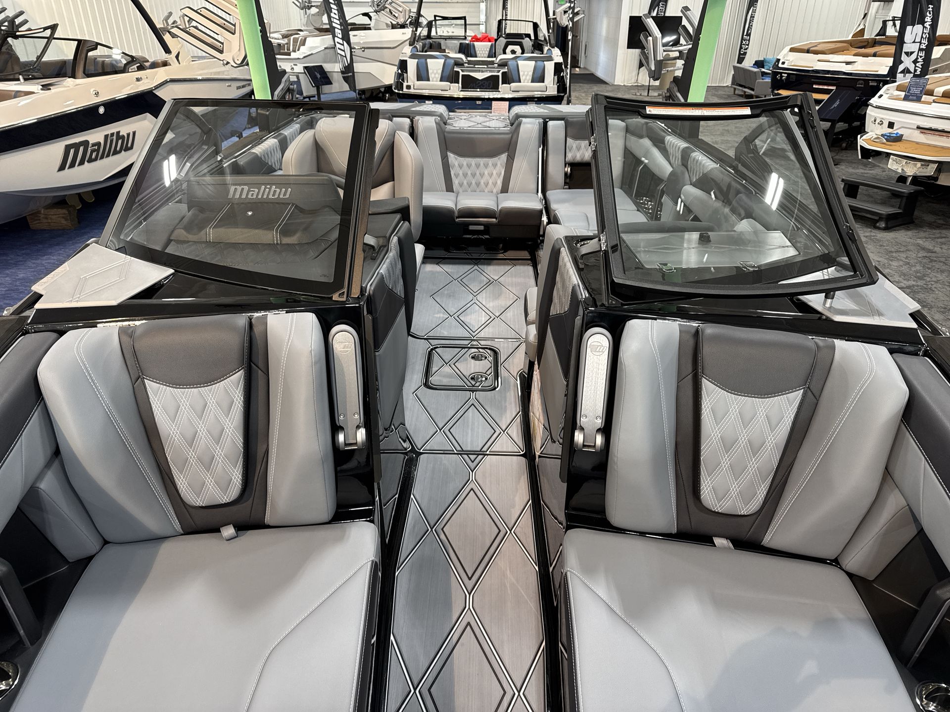 2025 Malibu M230
