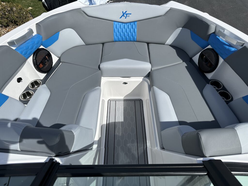 2024 MasterCraft XT22