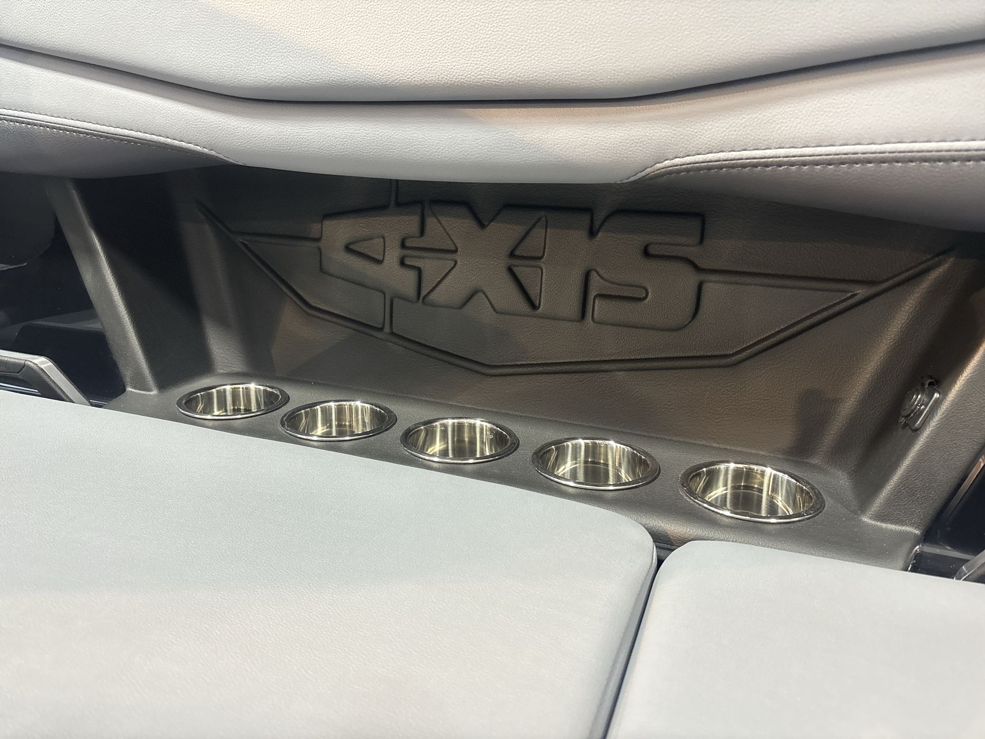 2025 Axis A225 Icon