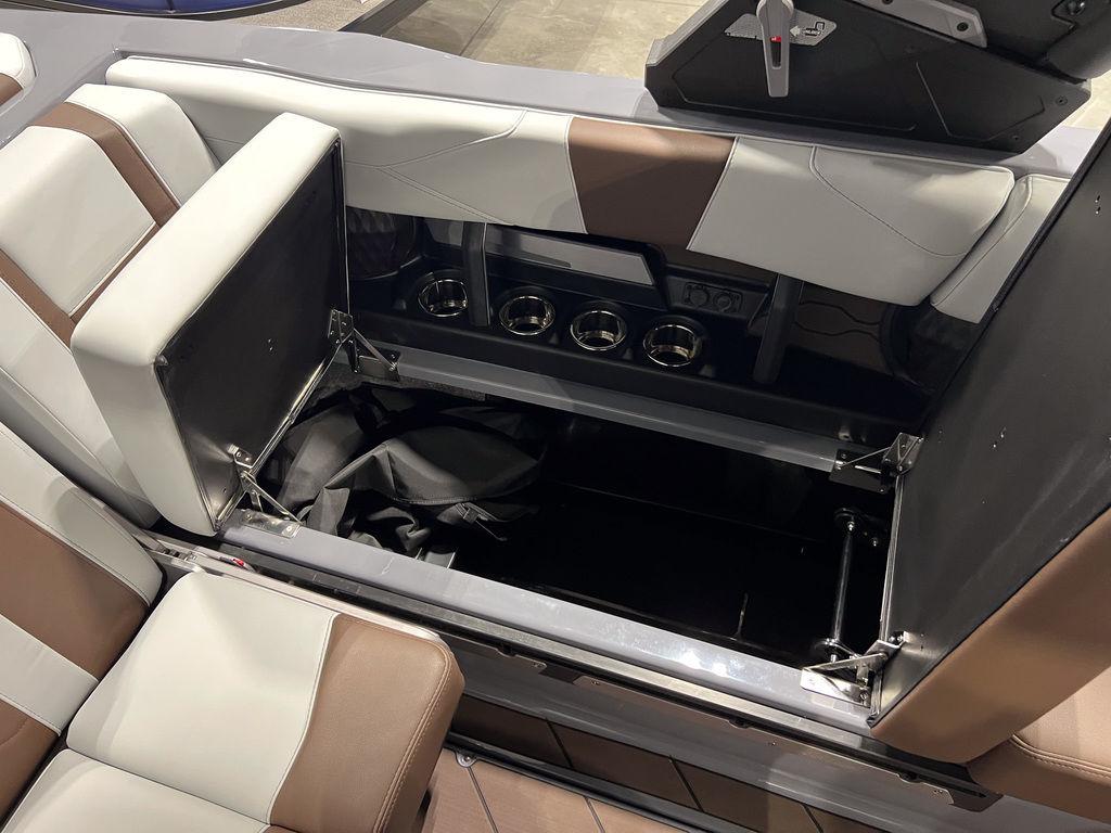 2025 Malibu 23 LSV