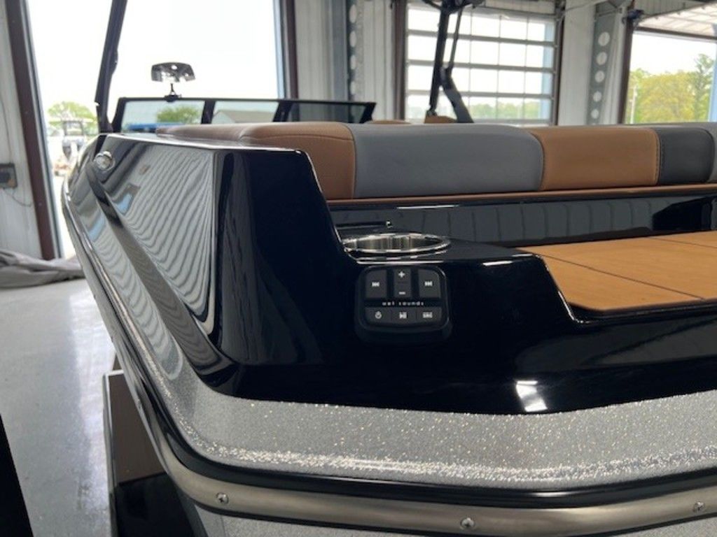 2025 Axis Wake Research A225