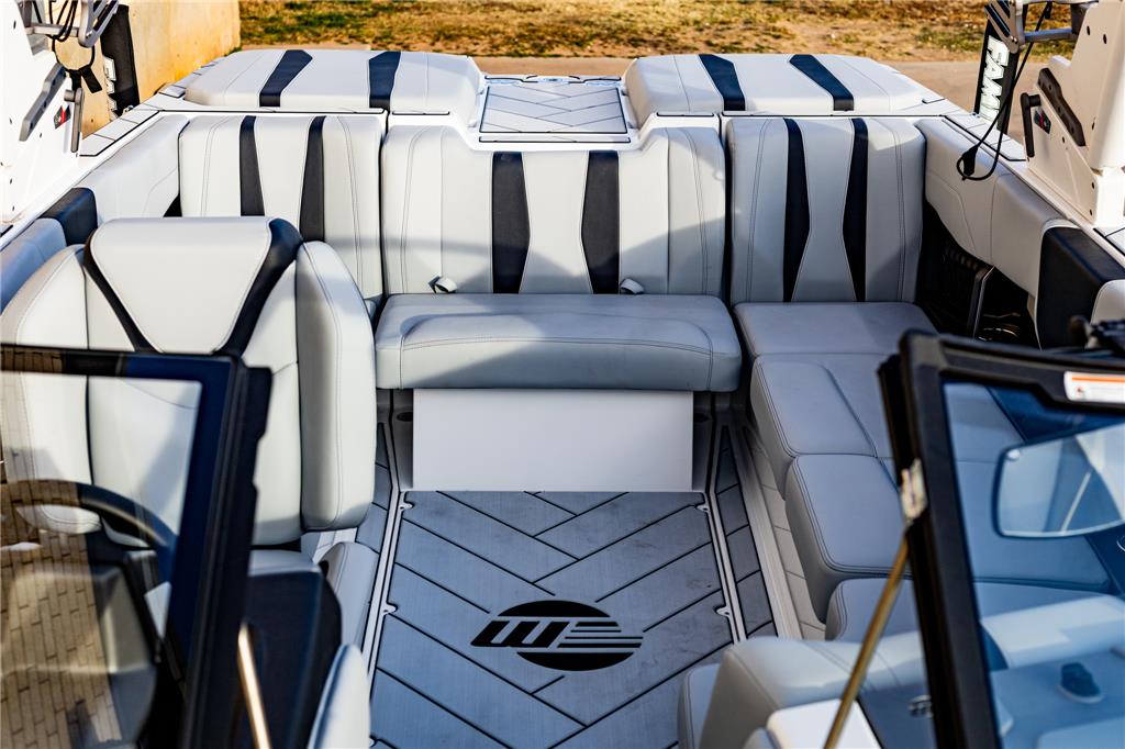2024 Malibu 22 LSV