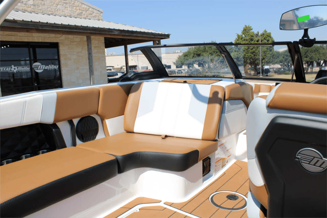 2025 Malibu 21 LX