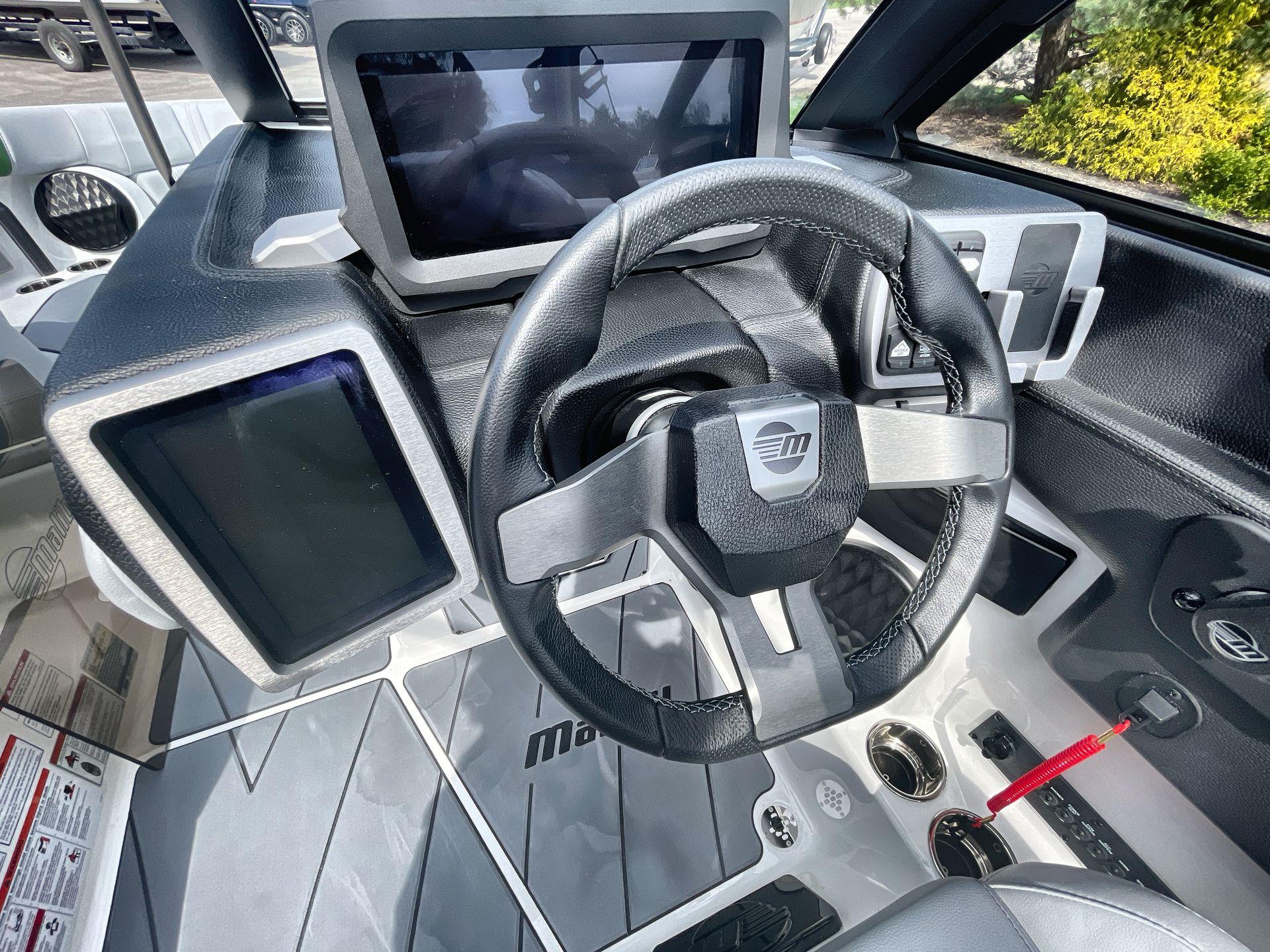 2023 Malibu 23 LSV