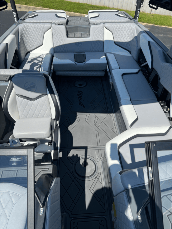 boat.Title