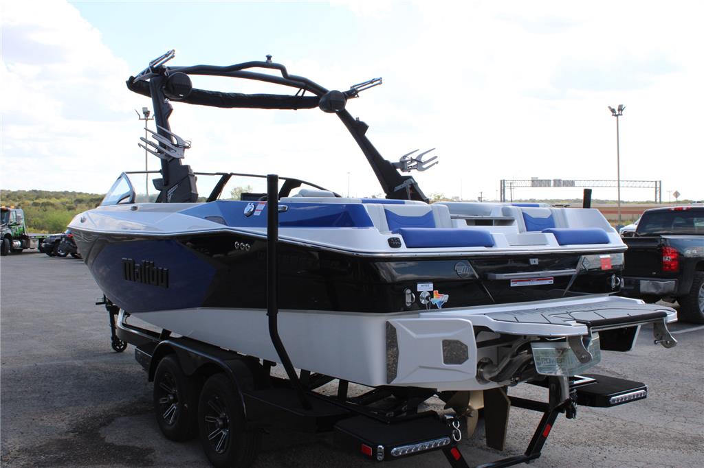 2024 Malibu 23 LSV