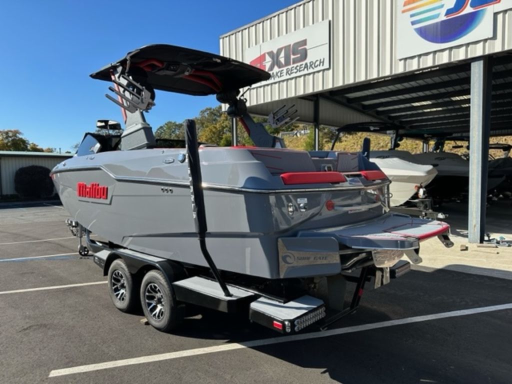 2022 malibu boats M220