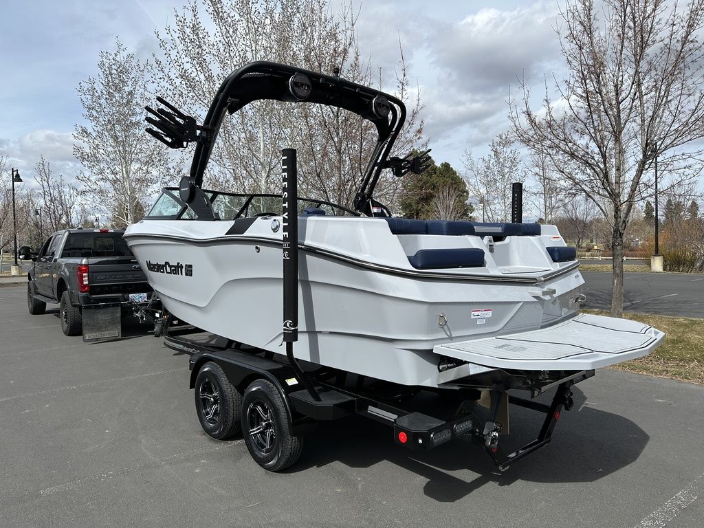 2024 MasterCraft XT22 T