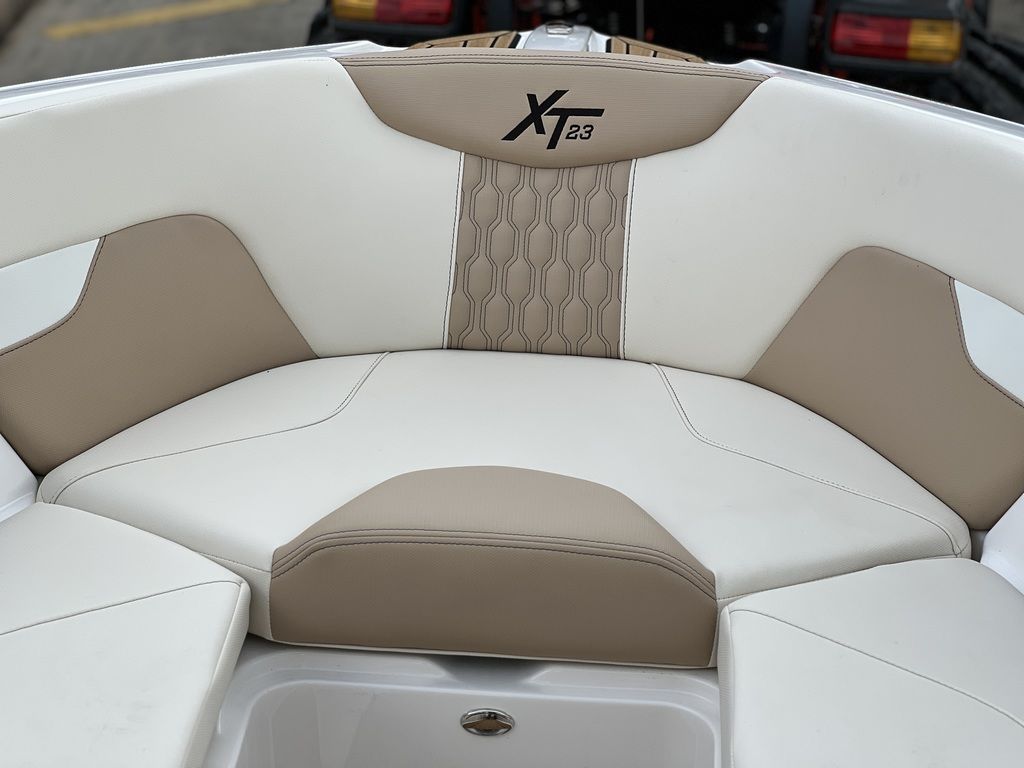 2023 MasterCraft XT23