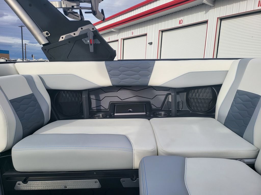 2025 Malibu Boats 24 MXZ Icon