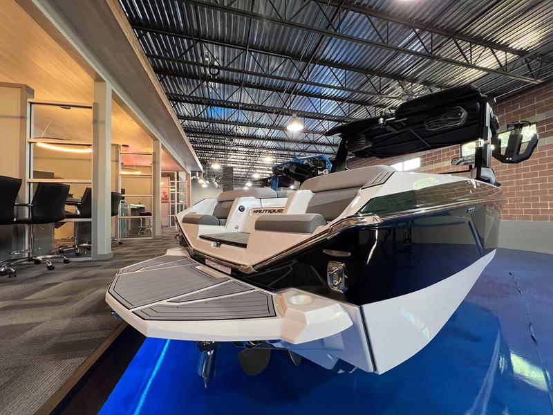 New 2023 Nautique G25