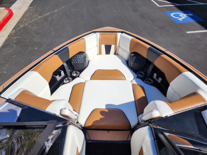 2022 Malibu 23 LSV