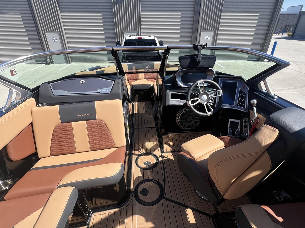 2021 MasterCraft X24