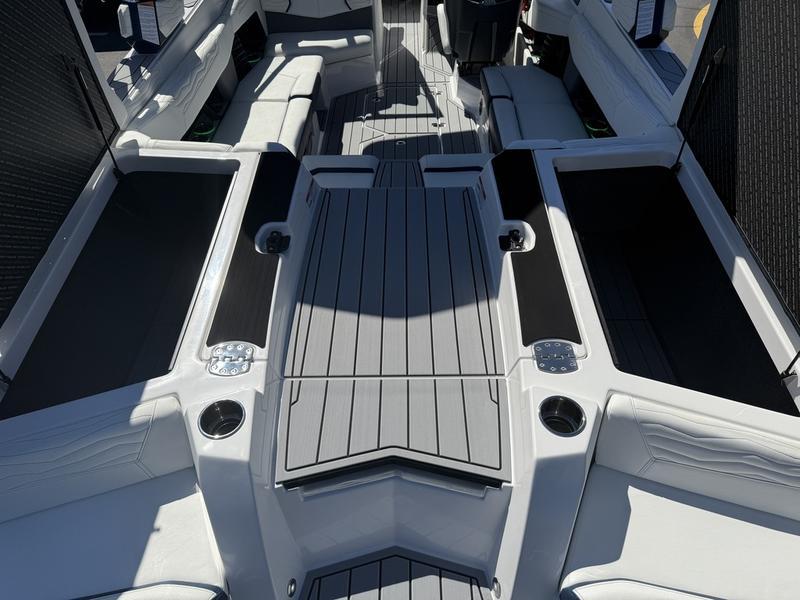 2025 Nautique G23
