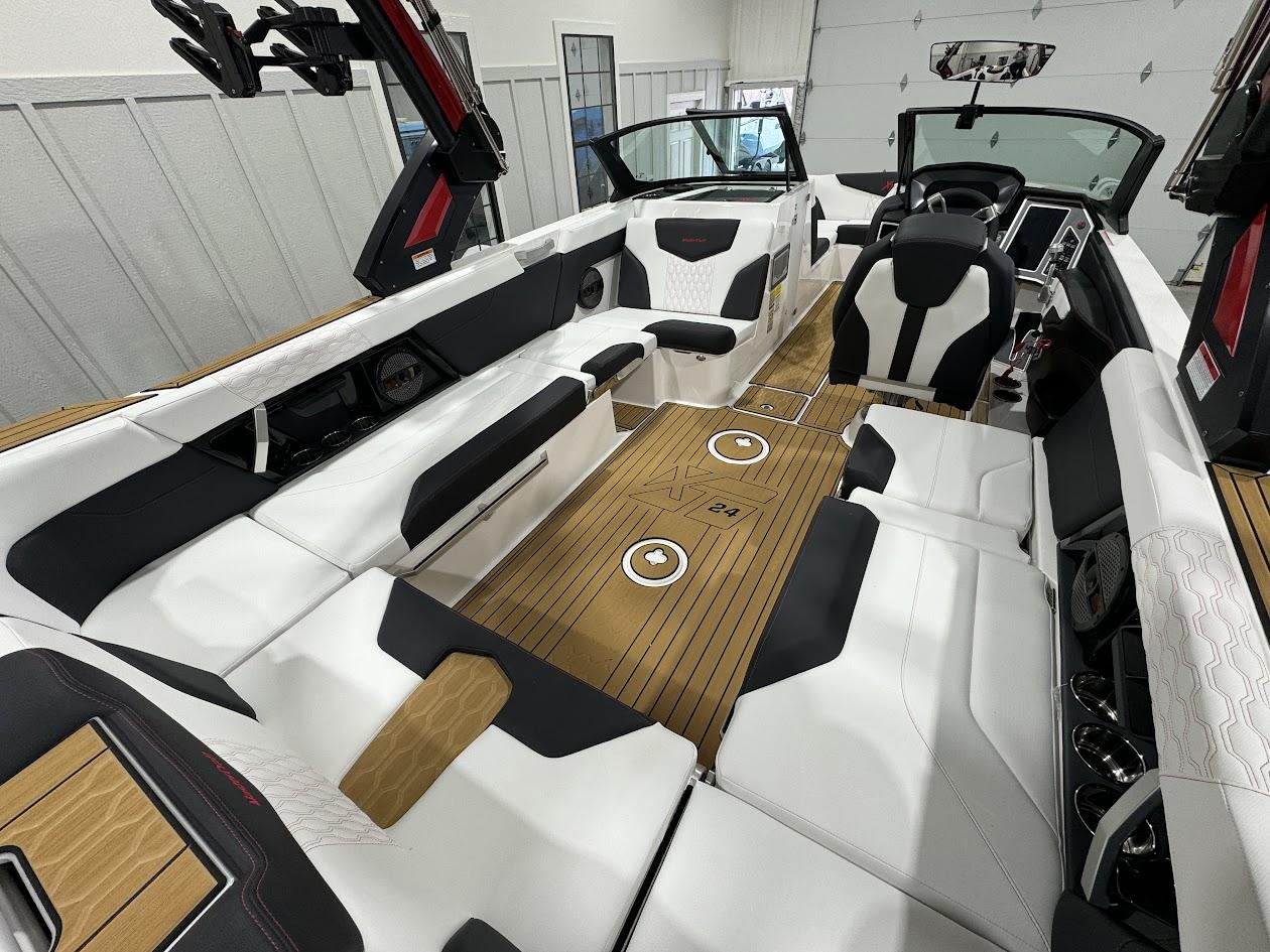 2024 MasterCraft XT24