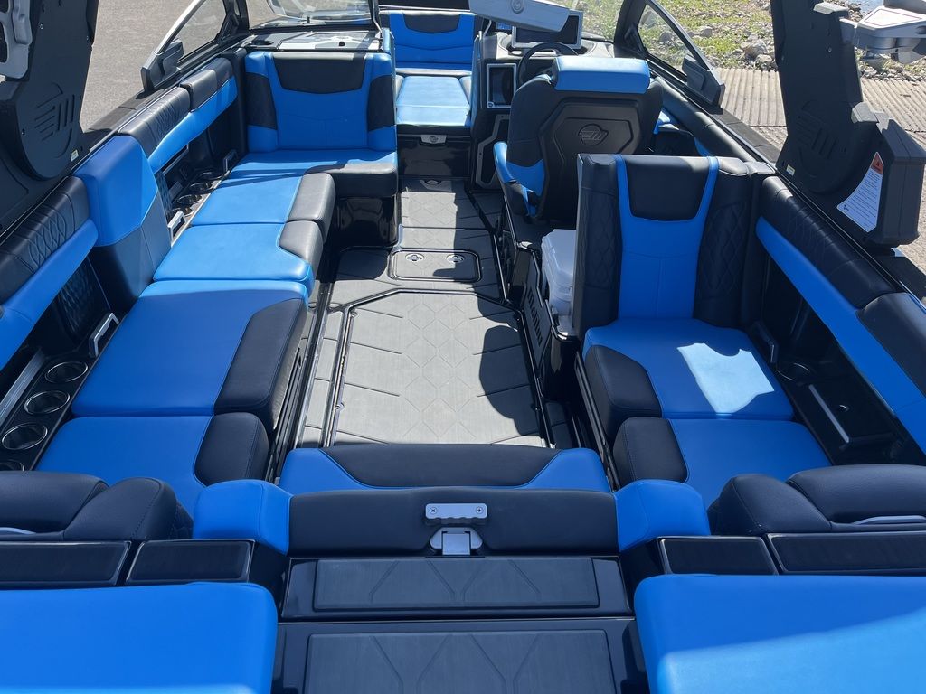 2020 Malibu Boats M240