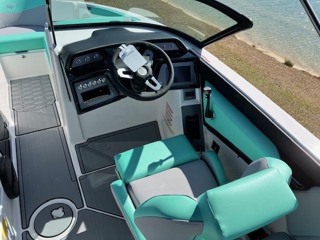 2024 MasterCraft NXT 21