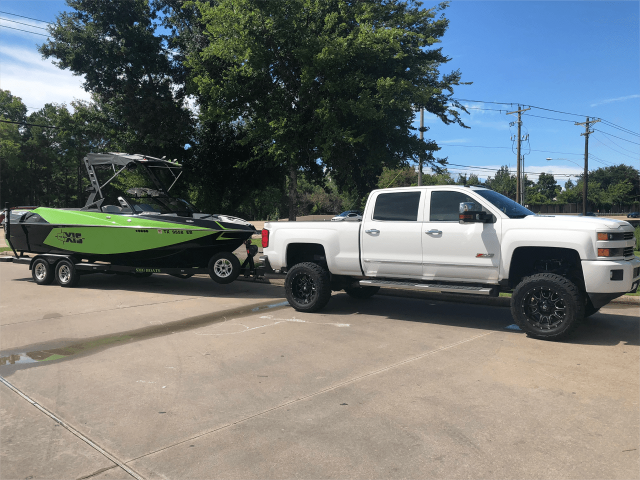 2018 Axis T23 – Very Good Condition – Fully Loaded for Surfing! – $69,995