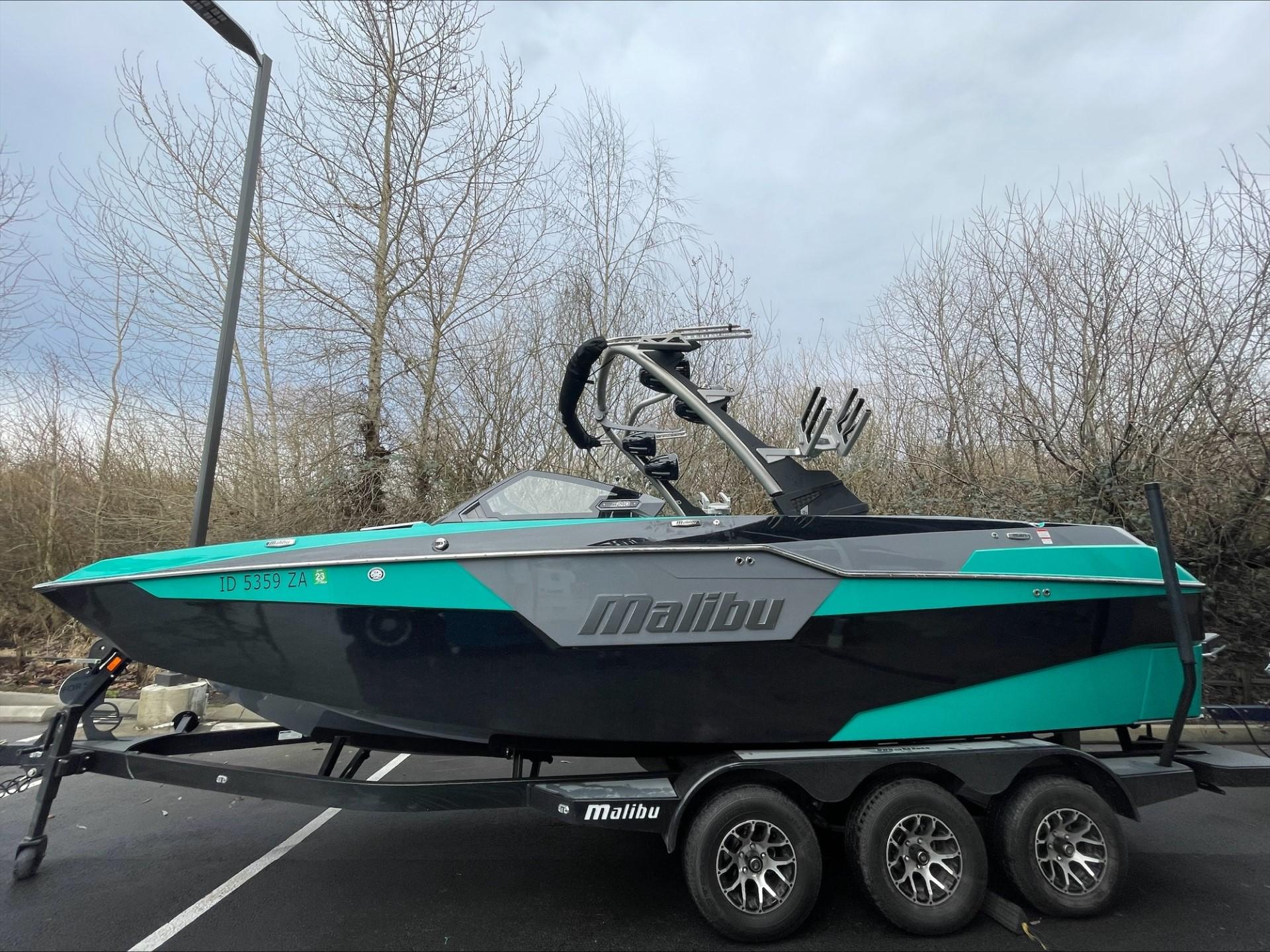 2021 MALIBU M240! CLEAN ONE-OWNER!