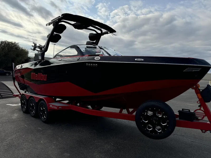 2025 Malibu 25 LSV